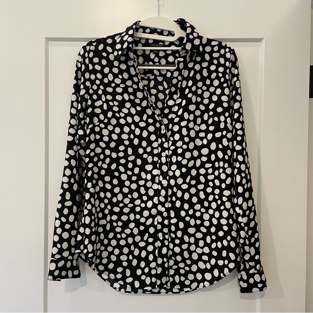 Ann Taylor Black and White Button Down Shirt XS